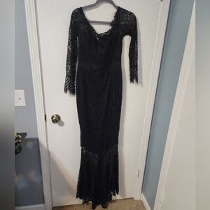 Elegant Black Lace Evening Gown